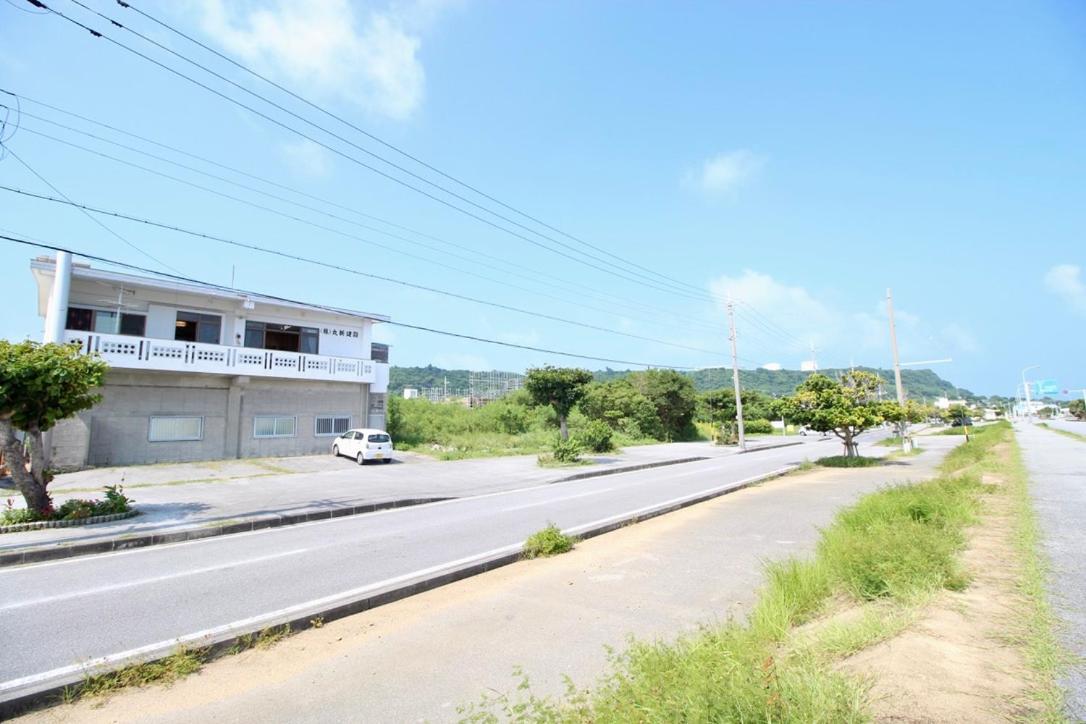 バーベキューもできる! 海と浜比嘉大橋を一望できる宿 Henza Exterior foto